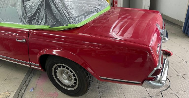 Lackpflege an klassischem Fahrzeug – Oldtimer-Aufbereitung Bremen