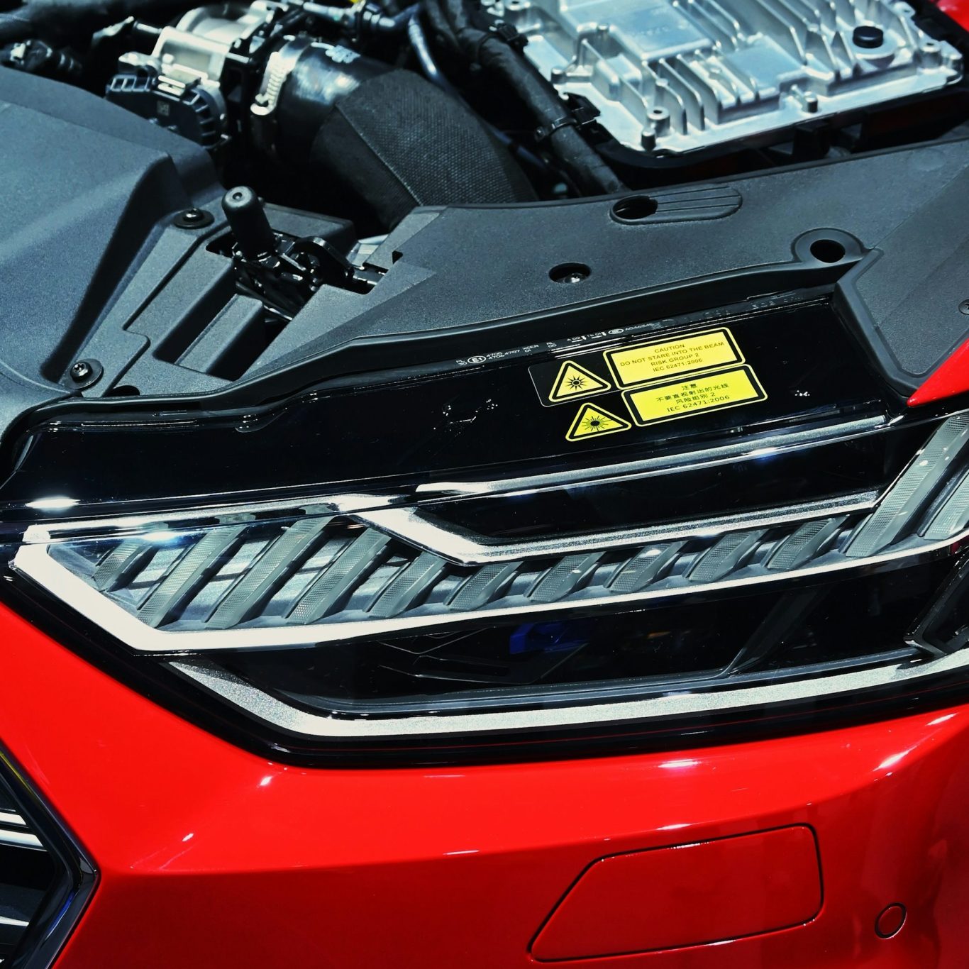 Symbolfoto Detailfoto Motorhaube 